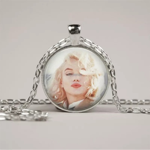 Jewelry - ‼SOLD 〽️E®️©️🅰️®️ℹ‼🎄🆕️Marilyn Monroe Necklace